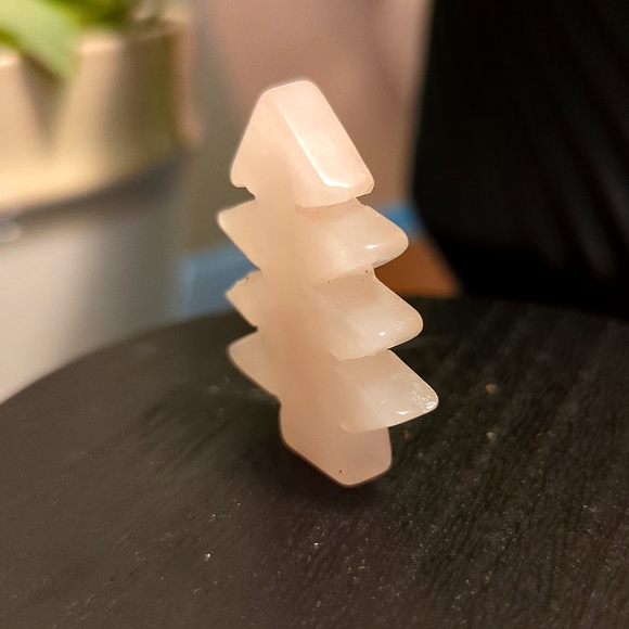 Rose Quartz Carved Christmas Tree - Picture 2 of 3